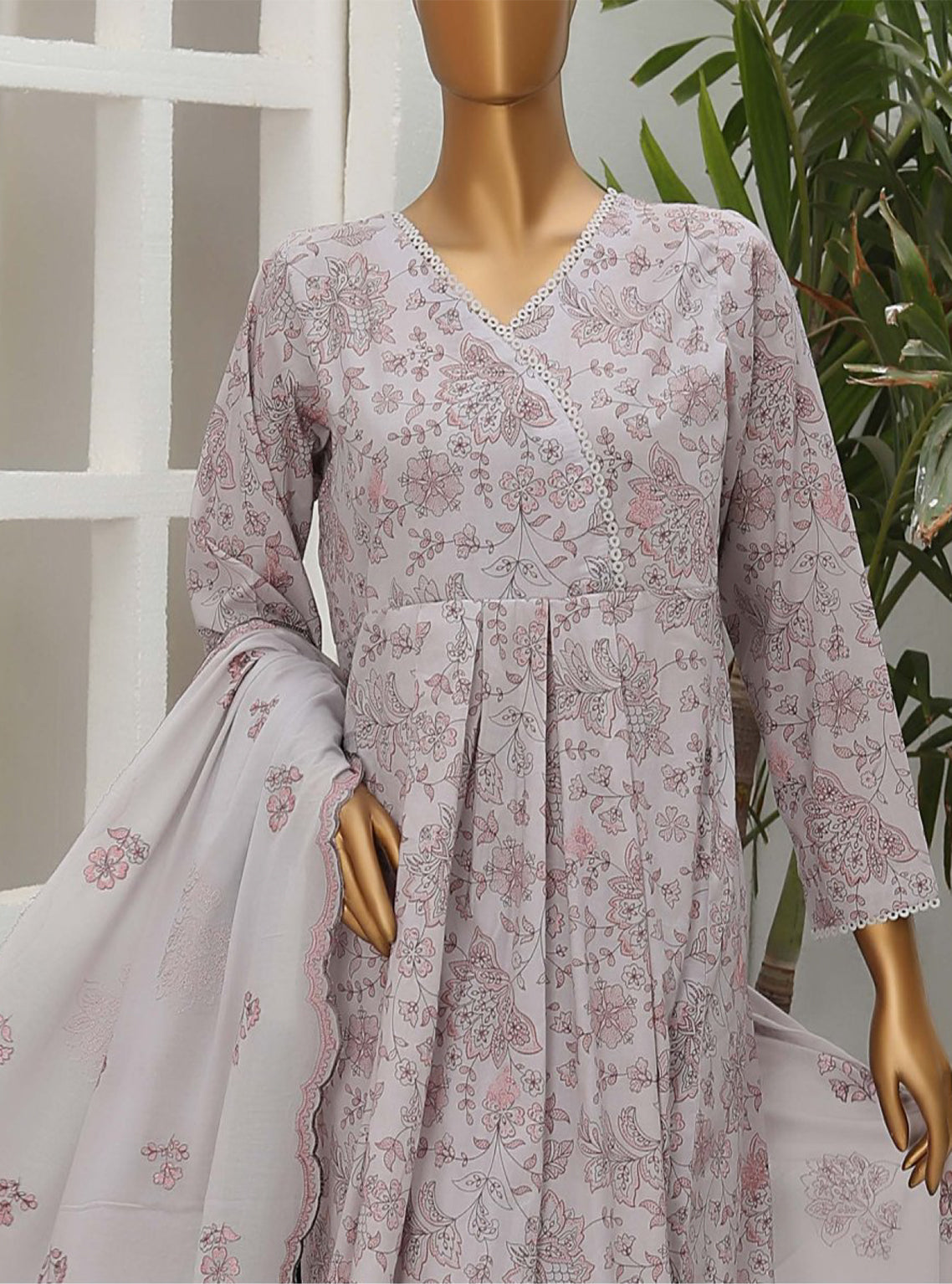 D#44 HZ Premium Dhagakari Lawn Thread Emb Dupatta Collection 923 D#44 HZ Premium Dhagakari Lawn Thread Emb Dupatta Collection 923