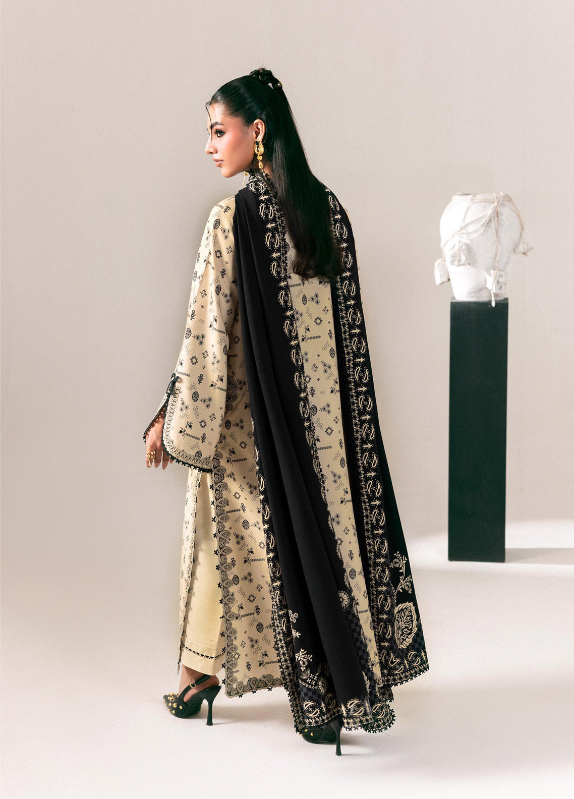 QPrints By Qalamkar Embroidered Slub Linen 3 Piece Unstitched Suit QLM26QW D-10A MEHRU QPrints By Qalamkar Embroidered Slub Linen 3 Piece Unstitched Suit QLM26QW D-10A MEHRU