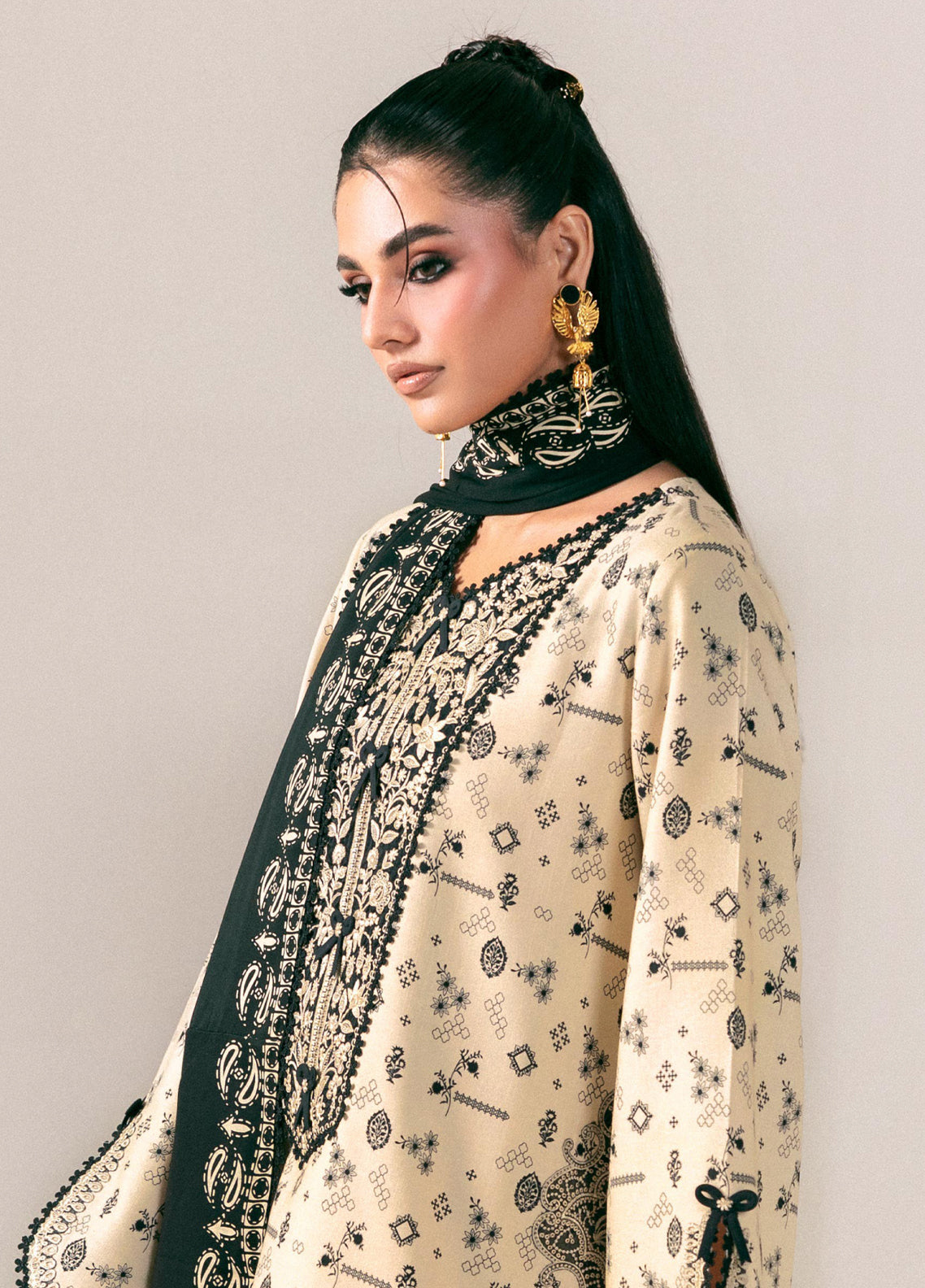 QPrints By Qalamkar Embroidered Slub Linen 3 Piece Unstitched Suit QLM26QW D-10A MEHRU QPrints By Qalamkar Embroidered Slub Linen 3 Piece Unstitched Suit QLM26QW D-10A MEHRU