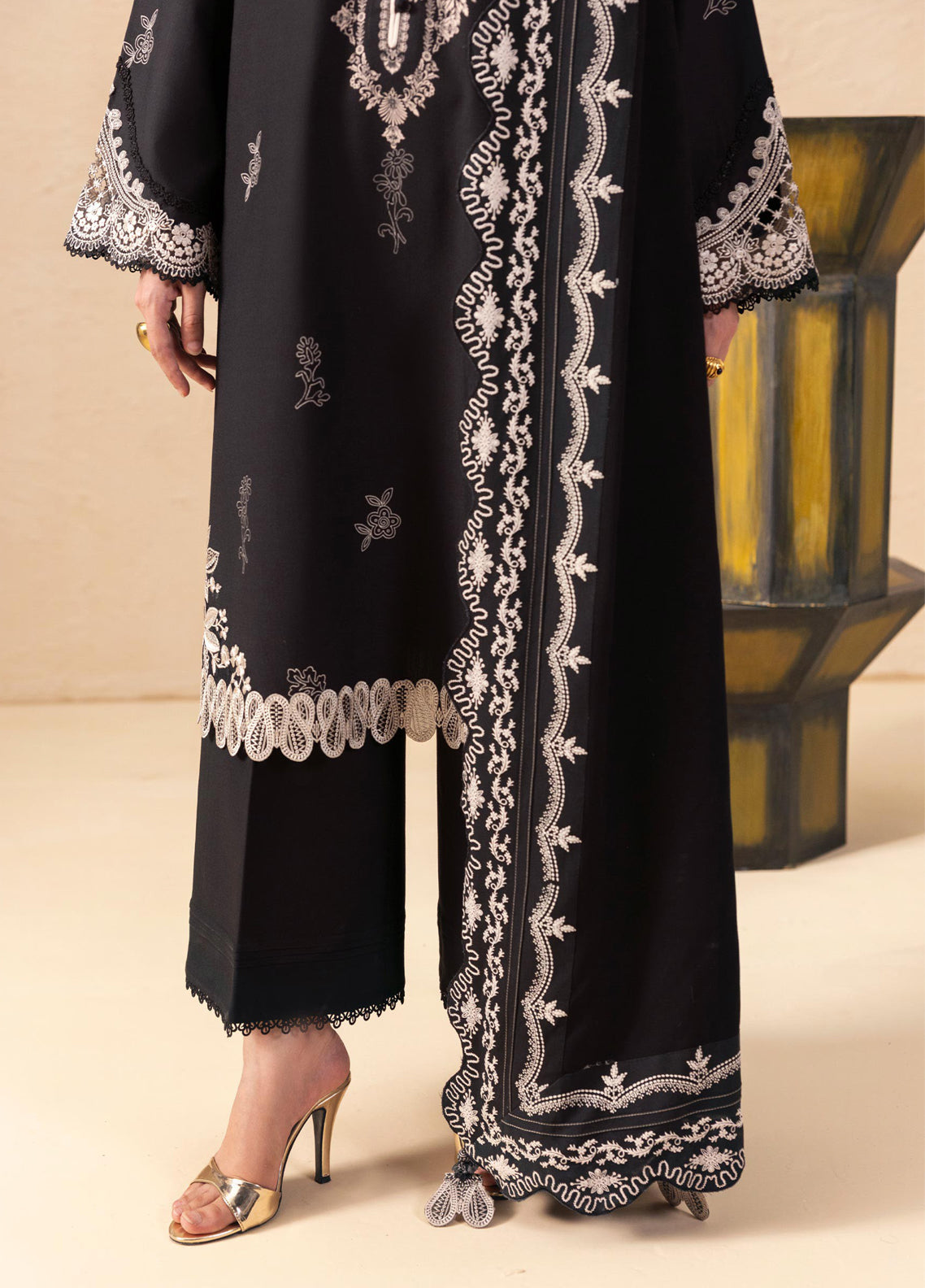 QPrints By Qalamkar Embroidered Slub Linen 3 Piece Unstitched Suit QLM26QW D-2A LAIZA QPrints By Qalamkar Embroidered Slub Linen 3 Piece Unstitched Suit QLM26QW D-2A LAIZA