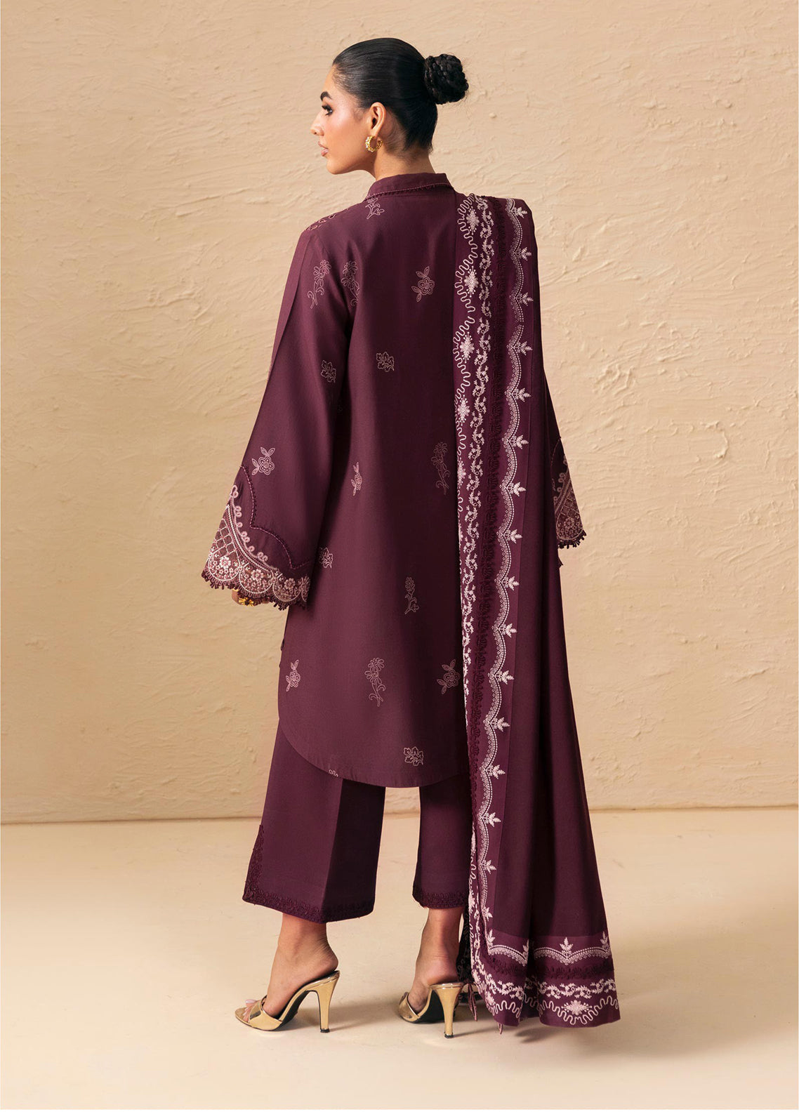 QPrints By Qalamkar Embroidered Slub Linen 3 Piece Unstitched Suit QLM26QW D-2B VEENA QPrints By Qalamkar Embroidered Slub Linen 3 Piece Unstitched Suit QLM26QW D-2B VEENA