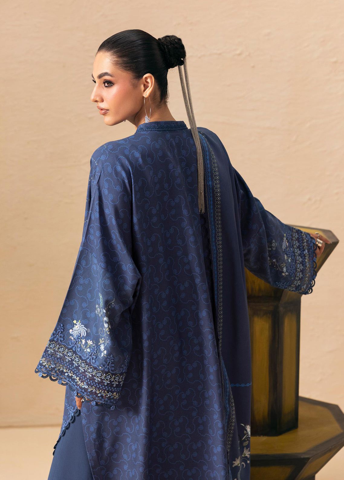 QPrints By Qalamkar Embroidered Slub Linen 3 Piece Unstitched Suit QLM26QW D-5B CALINA QPrints By Qalamkar Embroidered Slub Linen 3 Piece Unstitched Suit QLM26QW D-5B CALINA