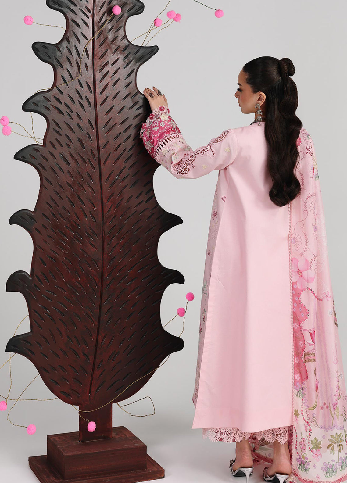 Qalamkar Festive Embroidered Lawn 3 Piece Unstitched Suit QLM26FL D-QFL-04 NORAH Qalamkar Festive Embroidered Lawn 3 Piece Unstitched Suit QLM26FL D-QFL-04 NORAH