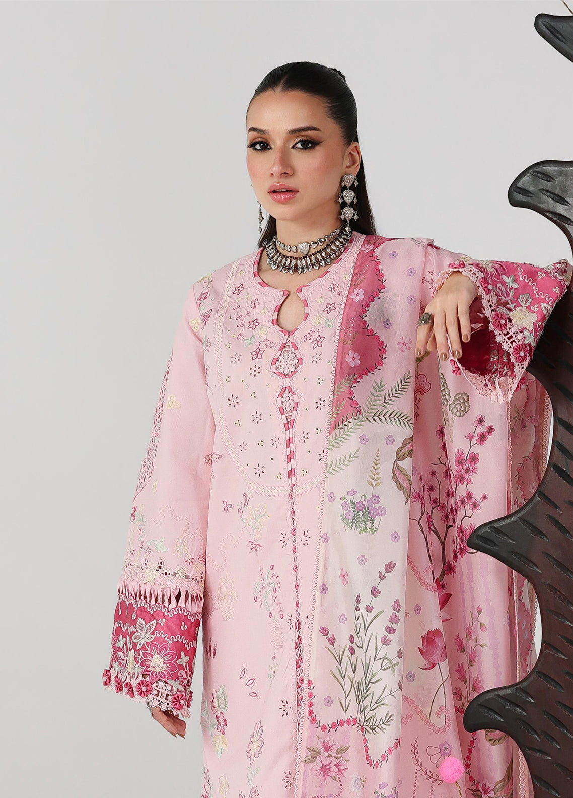 Qalamkar Festive Embroidered Lawn 3 Piece Unstitched Suit QLM26FL D-QFL-04 NORAH Qalamkar Festive Embroidered Lawn 3 Piece Unstitched Suit QLM26FL D-QFL-04 NORAH
