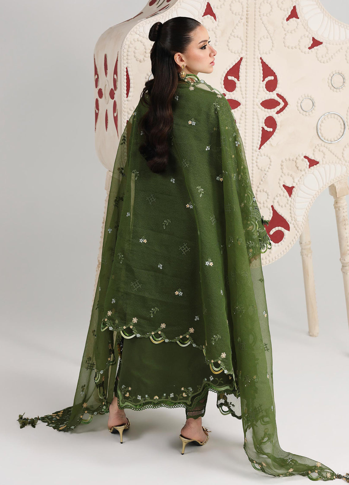Qalamkar Festive Embroidered Lawn 3 Piece Unstitched Suit QLM26FL D-QFL-09 VESTA Qalamkar Festive Embroidered Lawn 3 Piece Unstitched Suit QLM26FL D-QFL-09 VESTA