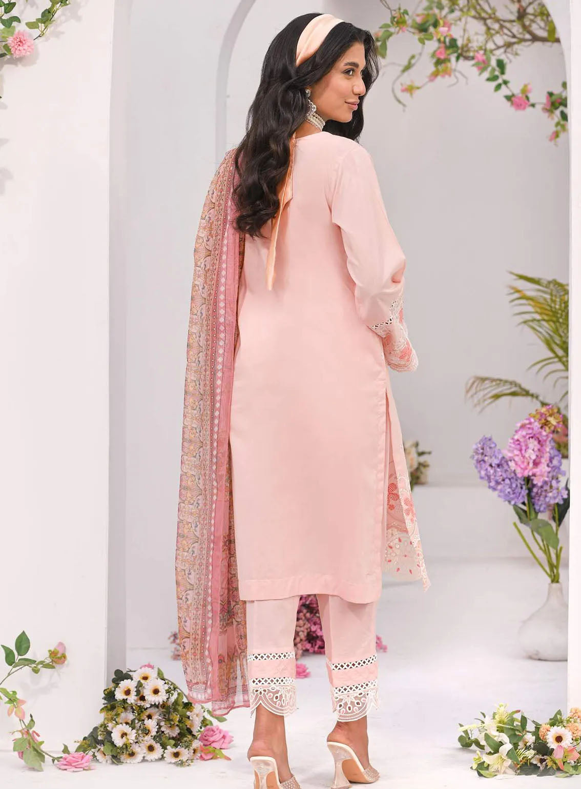 Qasr-e-Zebaish By Addee Embroidered Lawn Suits Stitched 3 Piece - AD24QZ SM-038 Qasr-e-Zebaish By Addee Embroidered Lawn Suits Stitched 3 Piece - AD24QZ SM-038