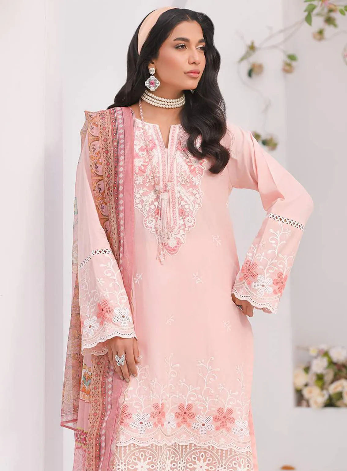 Qasr-e-Zebaish By Addee Embroidered Lawn Suits Stitched 3 Piece - AD24QZ SM-038 Qasr-e-Zebaish By Addee Embroidered Lawn Suits Stitched 3 Piece - AD24QZ SM-038