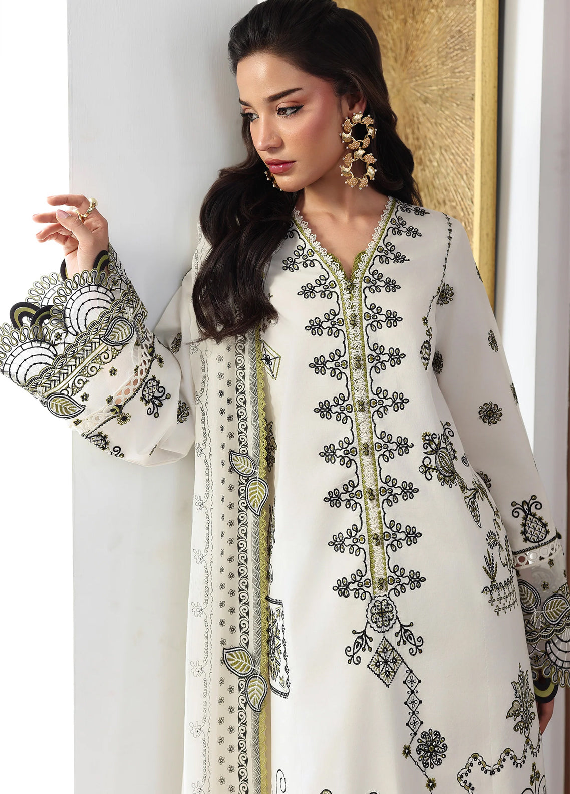 Qline By Qalamkar Embroidered Lawn 3 Piece Unstitched Suit QLM26QLL D-QKL-13 REEMA Qline By Qalamkar Embroidered Lawn 3 Piece Unstitched Suit QLM26QLL D-QKL-13 REEMA