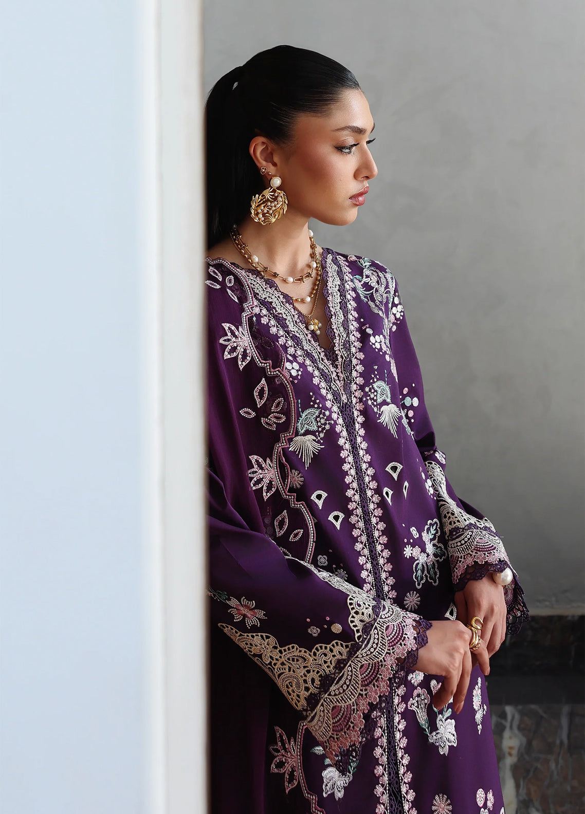 Qline By Qalamkar Embroidered Lawn 3 Piece Unstitched Suit QLM26QLL D-QKL-14 SUHRA Qline By Qalamkar Embroidered Lawn 3 Piece Unstitched Suit QLM26QLL D-QKL-14 SUHRA