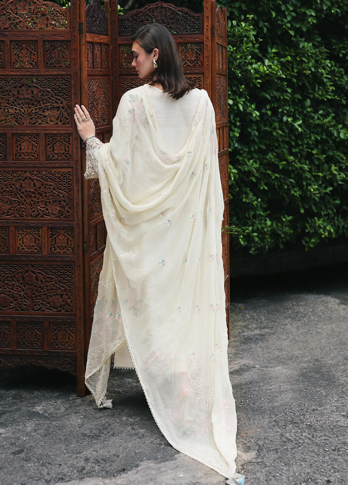 Qline by Qalamkar Embroidered Chikankari Lawn 3 Piece Unstitched Suit QLM26QL RP-01 SAVERA Qline by Qalamkar Embroidered Chikankari Lawn 3 Piece Unstitched Suit QLM26QL RP-01 SAVERA