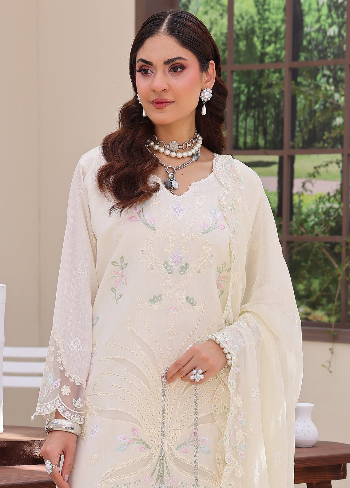 Queen Of Hearts By Schick Embroidered Lawn 3 Piece Unstitched Suit SDH26QOH D-03 Queen Of Hearts By Schick Embroidered Lawn 3 Piece Unstitched Suit SDH26QOH D-03