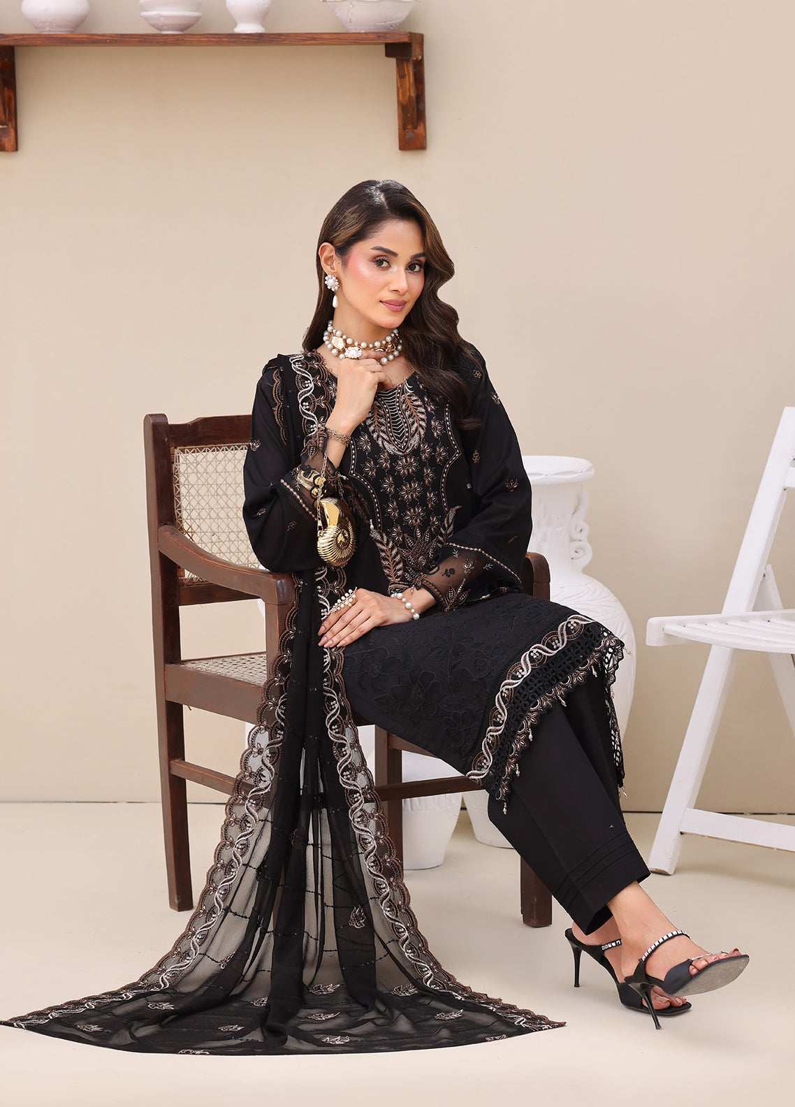 Queen Of Hearts By Schick Embroidered Lawn 3 Piece Unstitched Suit SDH26QOH D-04 Queen Of Hearts By Schick Embroidered Lawn 3 Piece Unstitched Suit SDH26QOH D-04