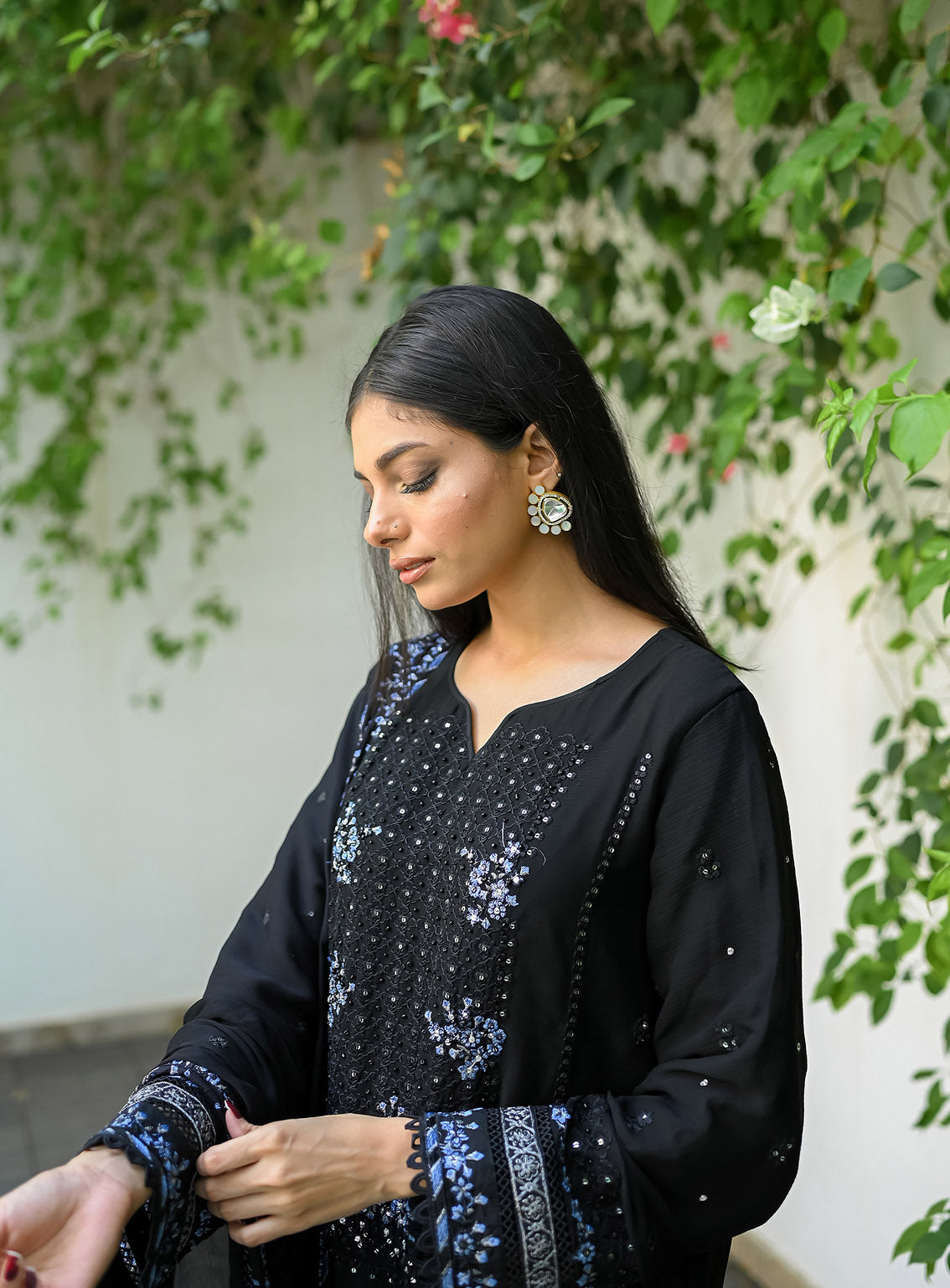 Raad Luxury Embroidered Chiffon 4 Piece Stitched Suit RD24LEF RA01-9599 Raad Luxury Embroidered Chiffon 4 Piece Stitched Suit RD24LEF RA01-9599