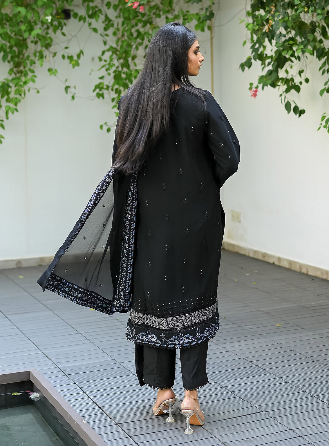 Raad Luxury Embroidered Chiffon 4 Piece Stitched Suit RD24LEF RA01-9599 Raad Luxury Embroidered Chiffon 4 Piece Stitched Suit RD24LEF RA01-9599