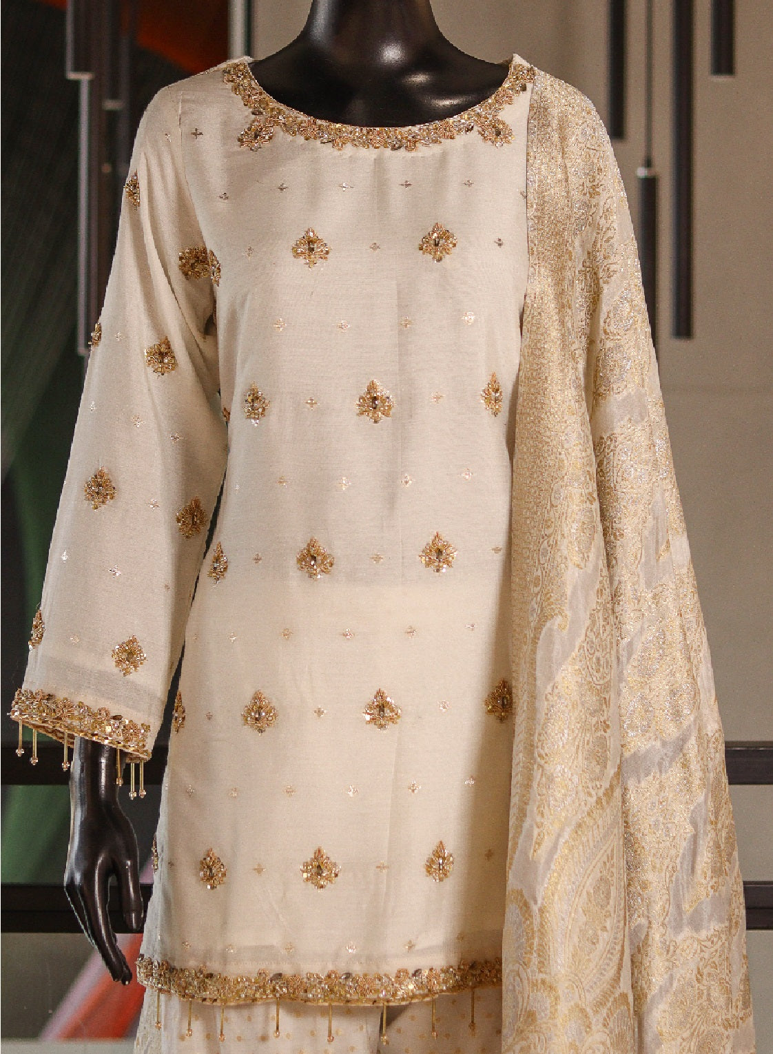 Raad Luxury Embroidered Raw Silk 3 Piece Stitched Suit RD24LEF RA22-678 Raad Luxury Embroidered Raw Silk 3 Piece Stitched Suit RD24LEF RA22-678