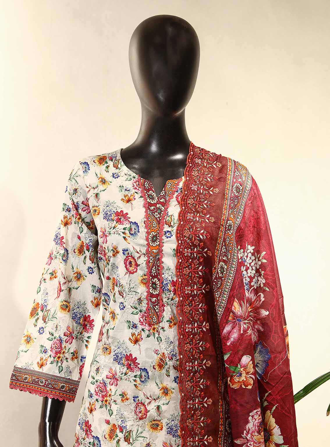 Raad Luxury Embroidered Lawn Suits Stitched 3 Piece - RD25LEF HSE04 Raad Luxury Embroidered Lawn Suits Stitched 3 Piece - RD25LEF HSE04
