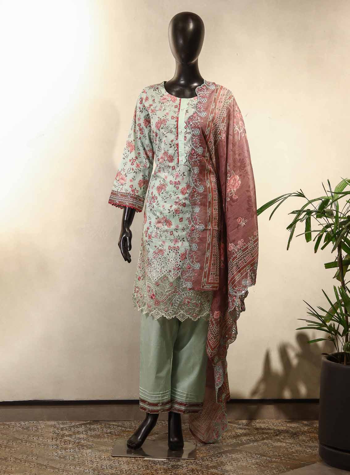 Raad Luxury Embroidered Lawn Suits Stitched 3 Piece - RD25LEF HSE05 Raad Luxury Embroidered Lawn Suits Stitched 3 Piece - RD25LEF HSE05