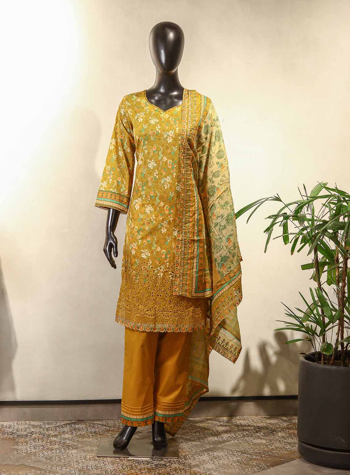 Raad Luxury Embroidered Lawn Suits Stitched 3 Piece - RD25LEF HSE06 Raad Luxury Embroidered Lawn Suits Stitched 3 Piece - RD25LEF HSE06