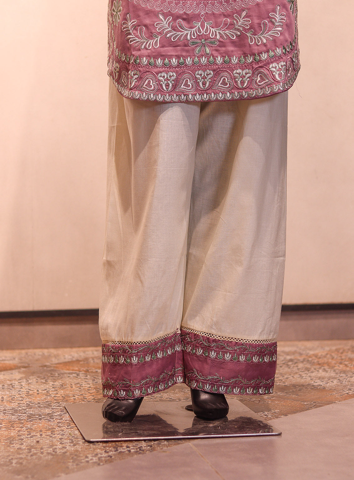Raad Formal Embroidered Lawn 2 Piece Stitched Shirt Trouser RD26E D-01-LCIY Raad Formal Embroidered Lawn 2 Piece Stitched Shirt Trouser RD26E D-01-LCIY