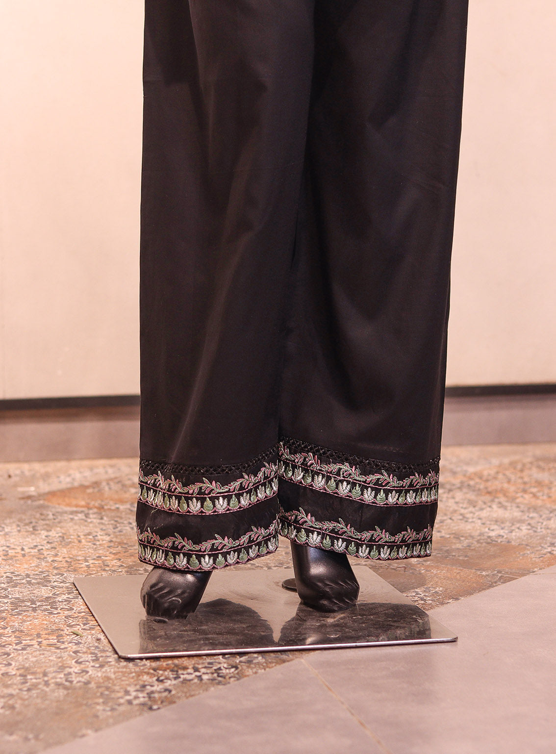 Raad Formal Embroidered Lawn 2 Piece Stitched Shirt Trouser RD26E D-02-BK Raad Formal Embroidered Lawn 2 Piece Stitched Shirt Trouser RD26E D-02-BK