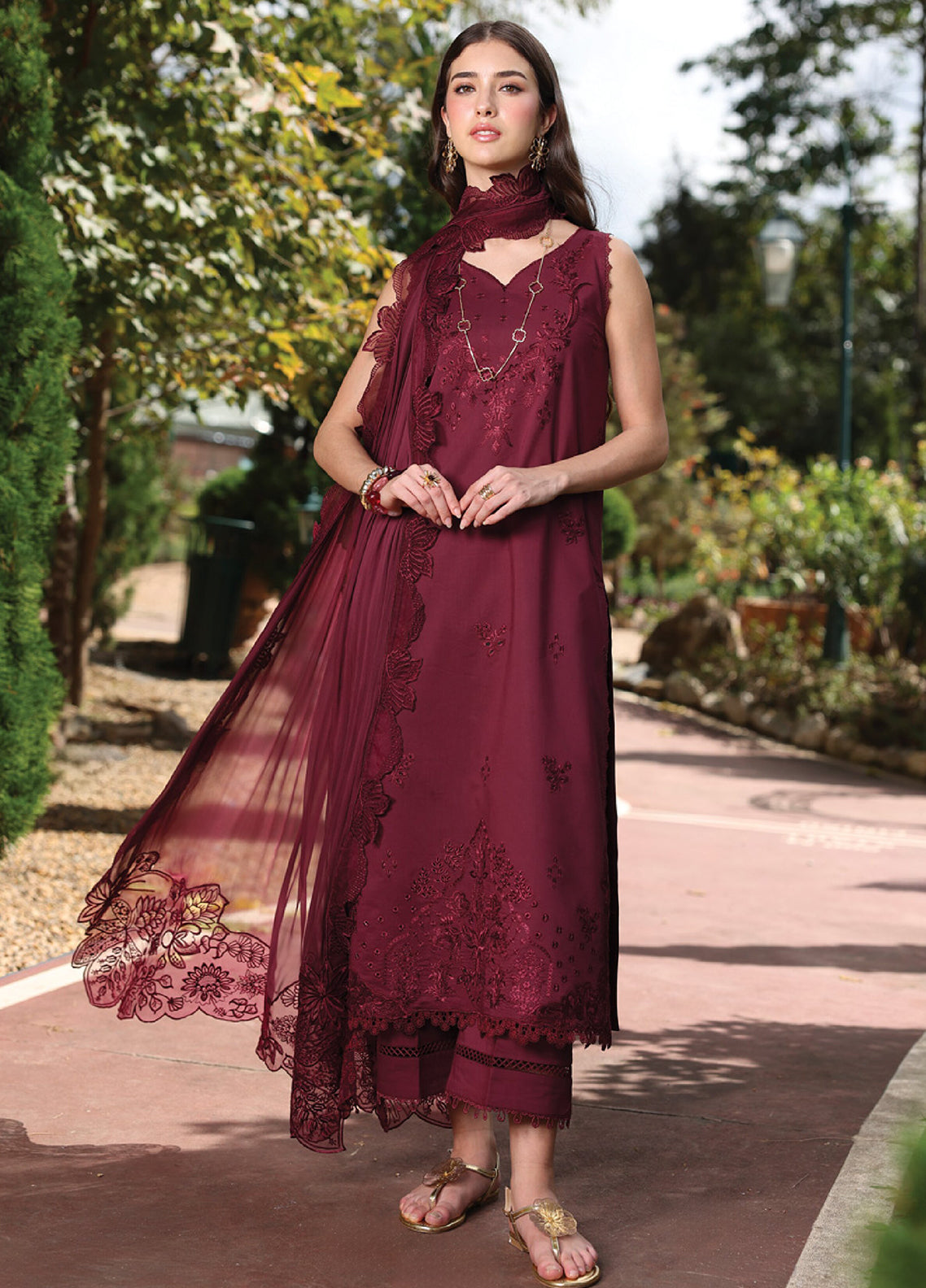 Raaya Luxury Embroidered Lawn 3 Piece Unstitched Suit RYA26LEL D-05 DELILAH Raaya Luxury Embroidered Lawn 3 Piece Unstitched Suit RYA26LEL D-05 DELILAH