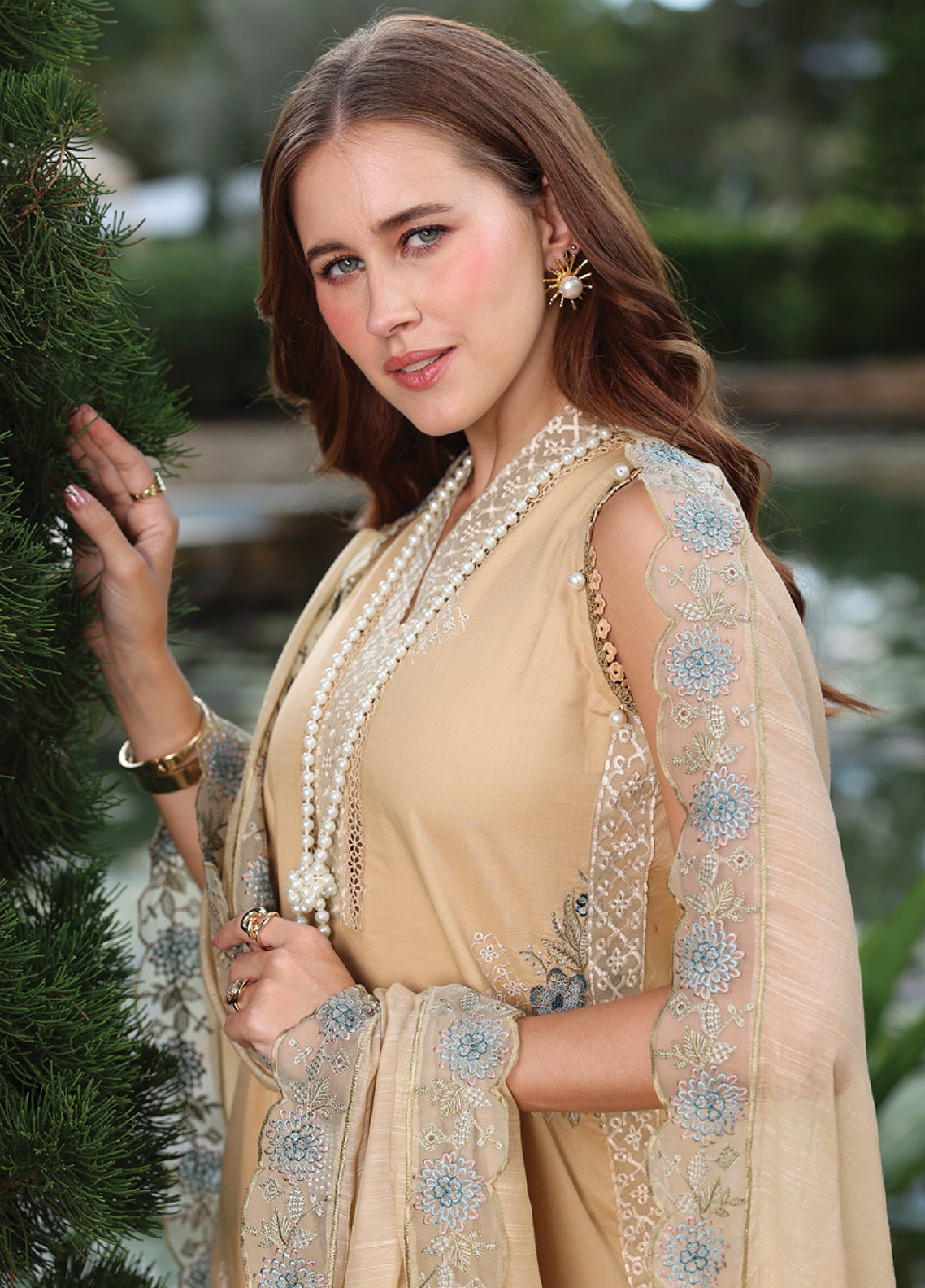 Raaya Luxury Embroidered Lawn 3 Piece Unstitched Suit RYA26LEL D-08 AUDREY Raaya Luxury Embroidered Lawn 3 Piece Unstitched Suit RYA26LEL D-08 AUDREY