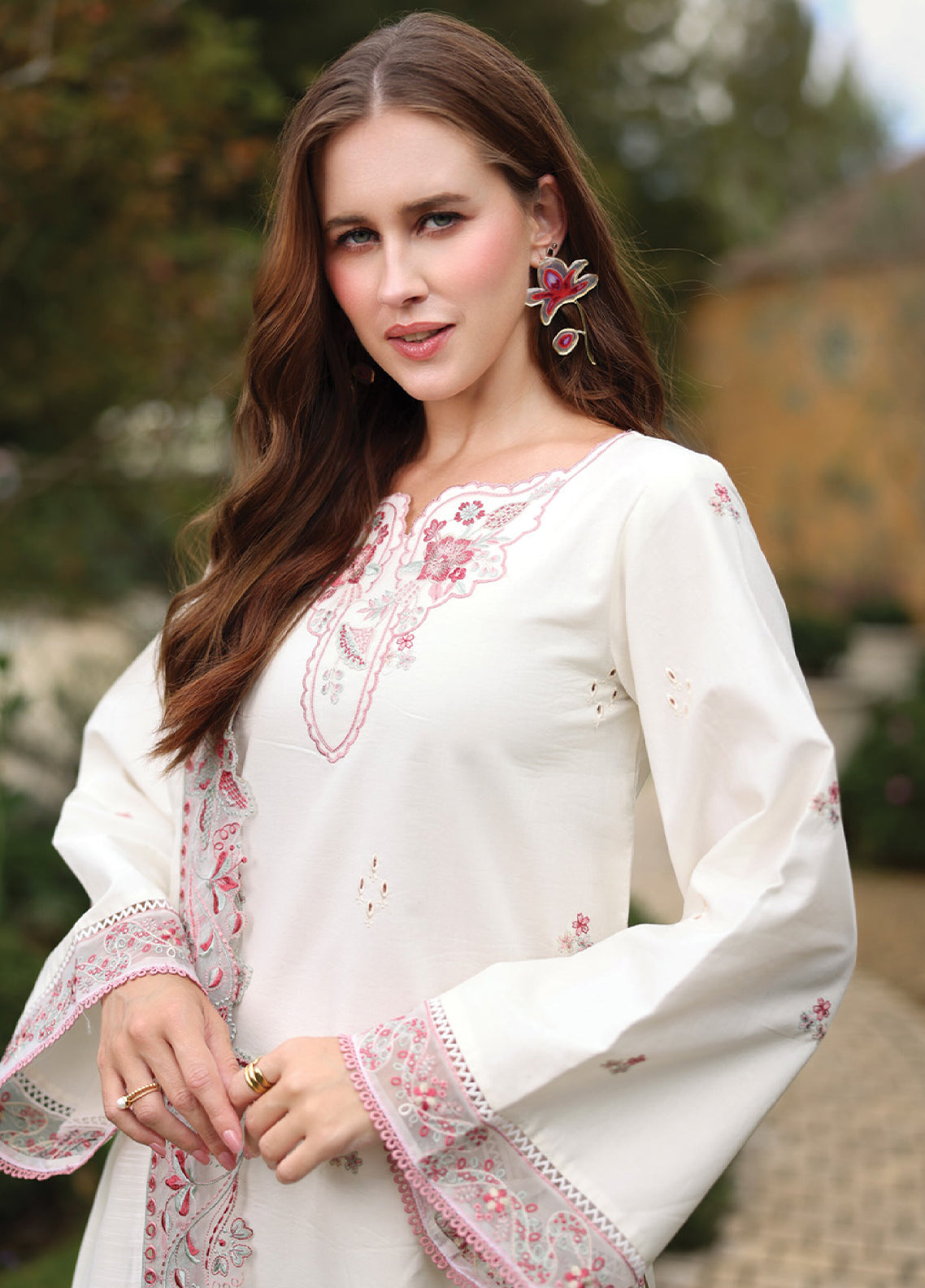 Raaya Luxury Embroidered Lawn 3 Piece Unstitched Suit RYA26LEL D-11 EVLAYN Raaya Luxury Embroidered Lawn 3 Piece Unstitched Suit RYA26LEL D-11 EVLAYN