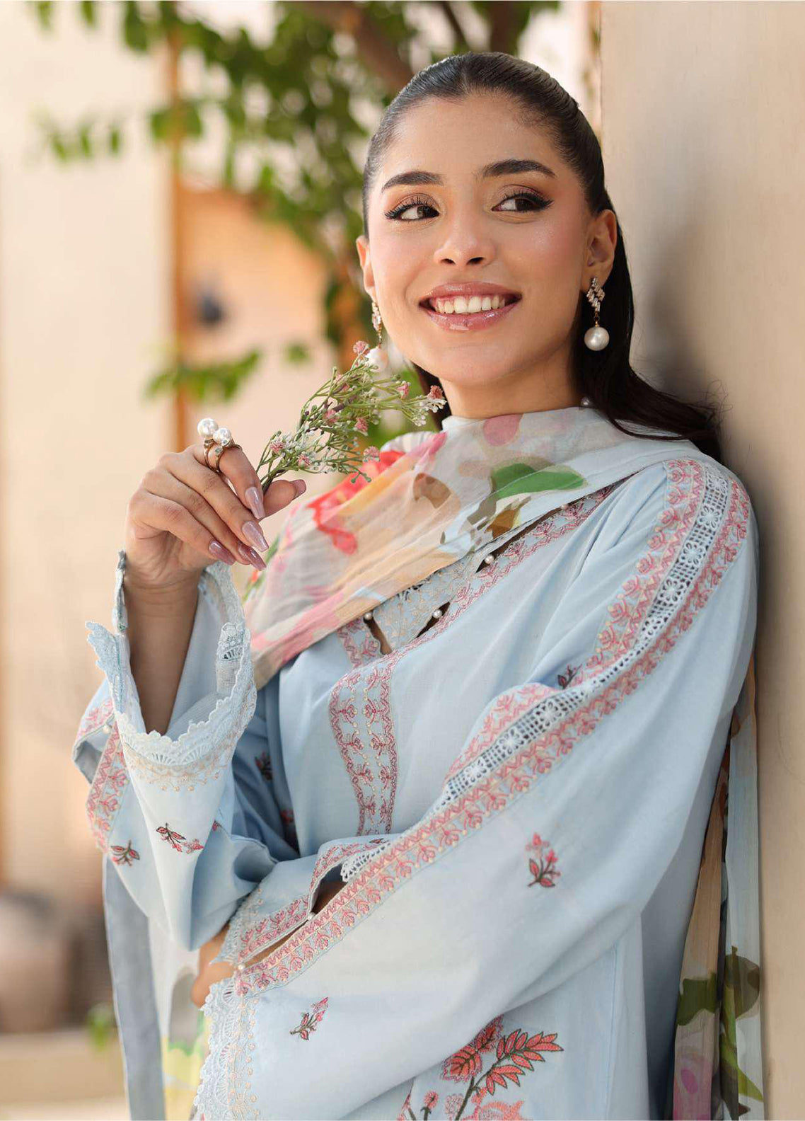 Rameen By Raaya Embroidered Lawn 3 Piece Unstitched Suit RYA26RV2 D-ARABIL Rameen By Raaya Embroidered Lawn 3 Piece Unstitched Suit RYA26RV2 D-ARABIL