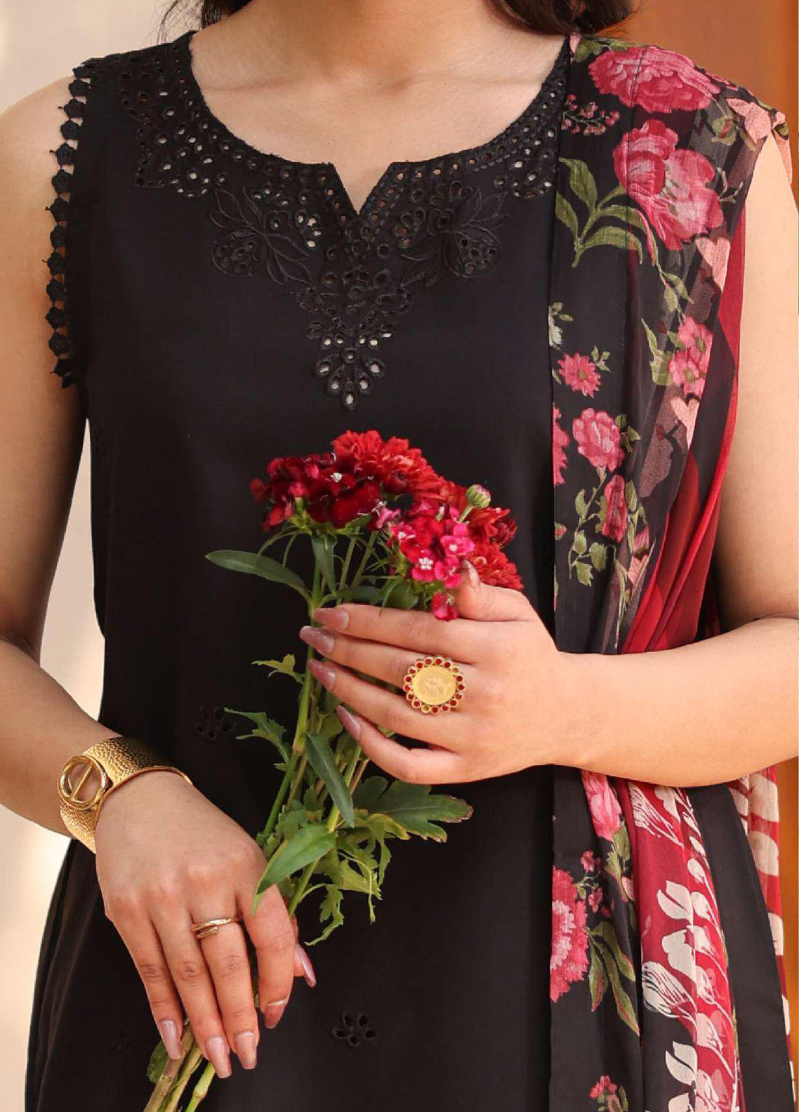 Rameen By Raaya Embroidered Lawn 3 Piece Unstitched Suit RYA26RV2 D-ZENITH Rameen By Raaya Embroidered Lawn 3 Piece Unstitched Suit RYA26RV2 D-ZENITH