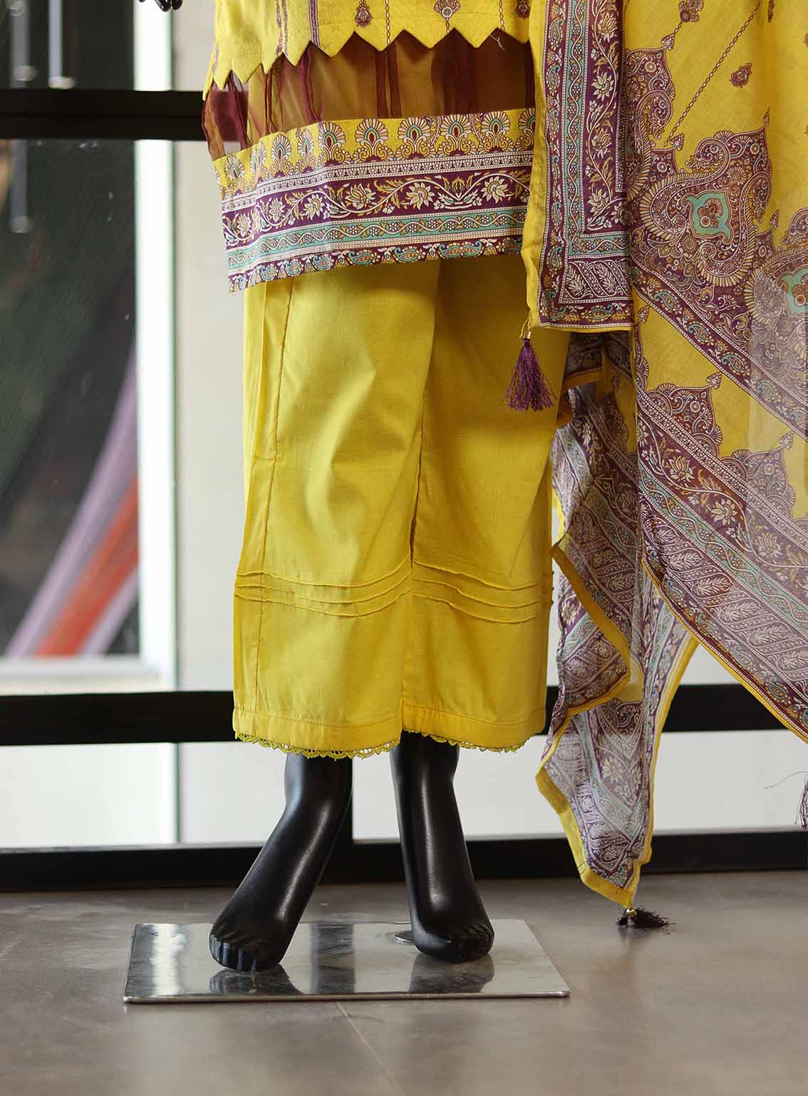 Royal Fashion Printed Lawn Suits Stitched 3 Piece RF25AJ PL-08 Royal Fashion Printed Lawn Suits Stitched 3 Piece RF25AJ PL-08