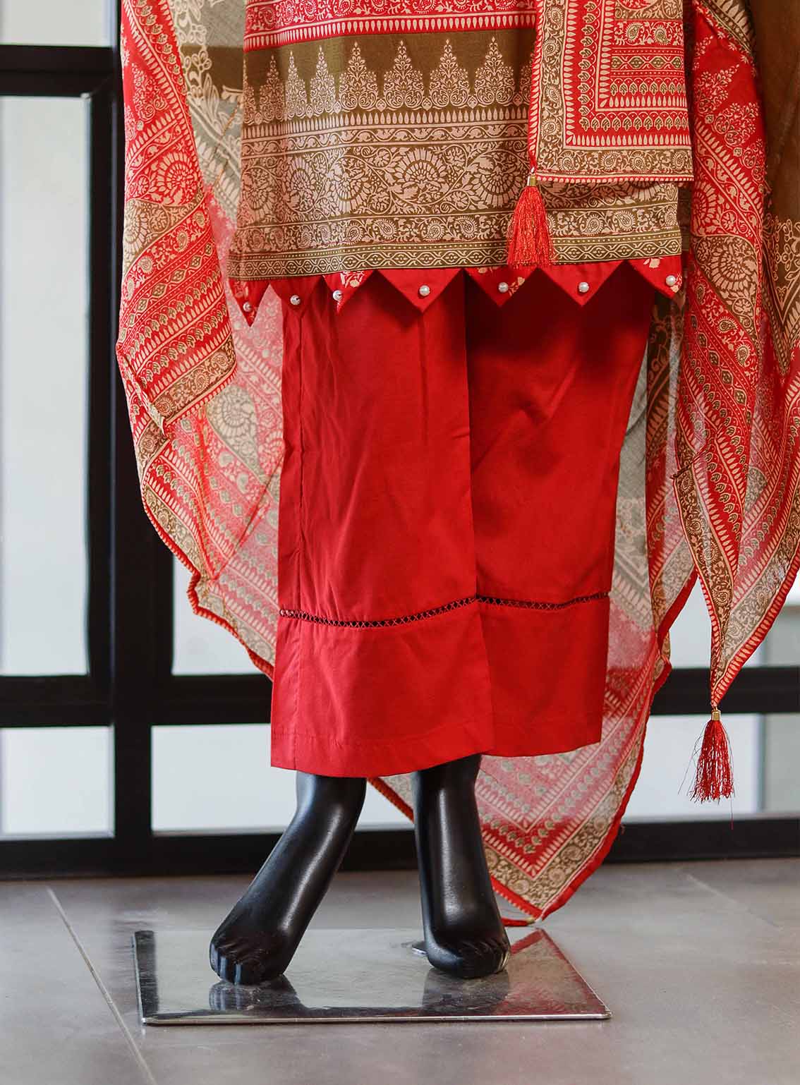 Royal Fashion Printed Lawn Suits Stitched 3 Piece RF25AJ PL-14 Royal Fashion Printed Lawn Suits Stitched 3 Piece RF25AJ PL-14