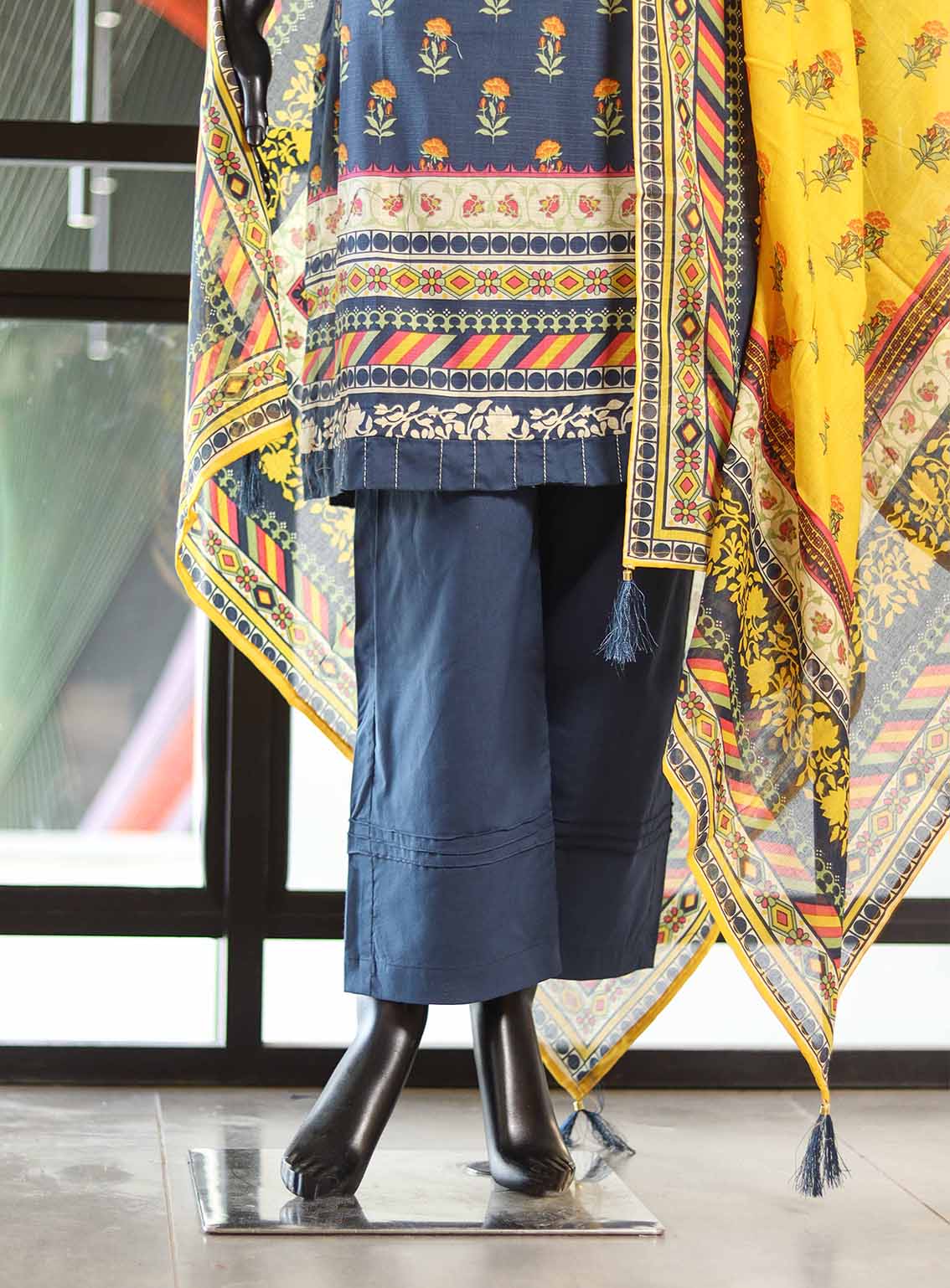 Royal Fashion Printed Lawn Suits Stitched 3 Piece RF25AJ PL-19 Royal Fashion Printed Lawn Suits Stitched 3 Piece RF25AJ PL-19