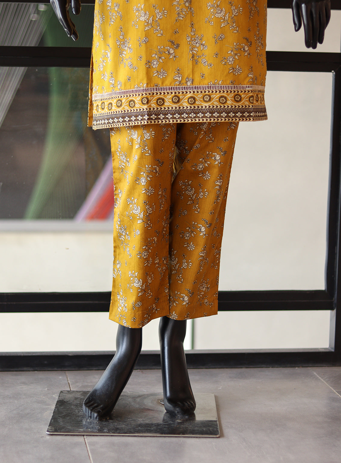 Royal Fashion Digital Printed Lawn 3 Piece Stitched Suit - RF24DPL BS-03-2 Royal Fashion Digital Printed Lawn 3 Piece Stitched Suit - RF24DPL BS-03-2