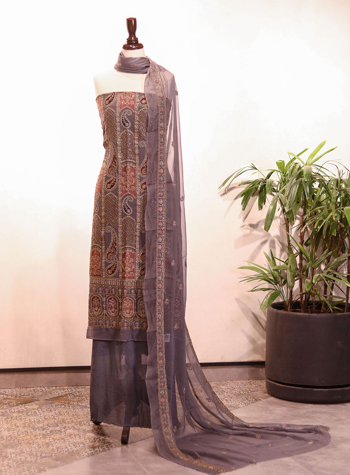 Royal Fashion Embroidered Chiffon Suits Unstitched 2 Piece - RF25EE 134 GREY Royal Fashion Embroidered Chiffon Suits Unstitched 2 Piece - RF25EE 134 GREY