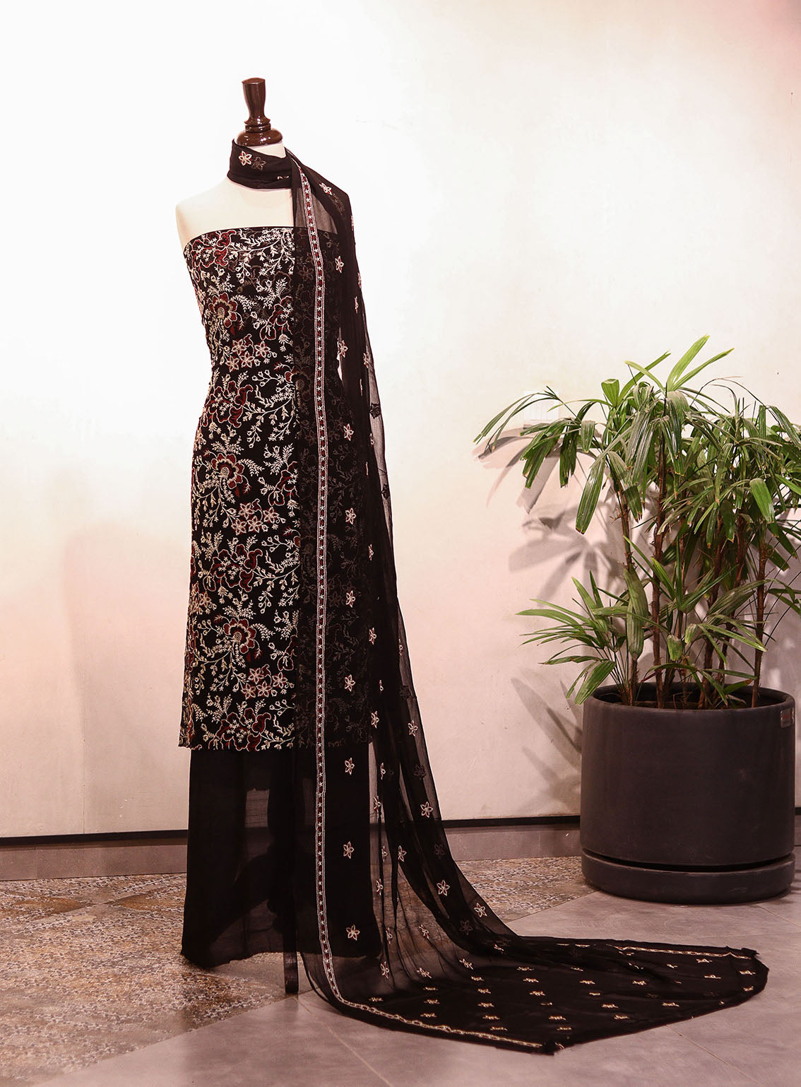 Royal Fashion Embroidered Chiffon Suits Unstitched 2 Piece - RF25EE 158 BLACK Royal Fashion Embroidered Chiffon Suits Unstitched 2 Piece - RF25EE 158 BLACK