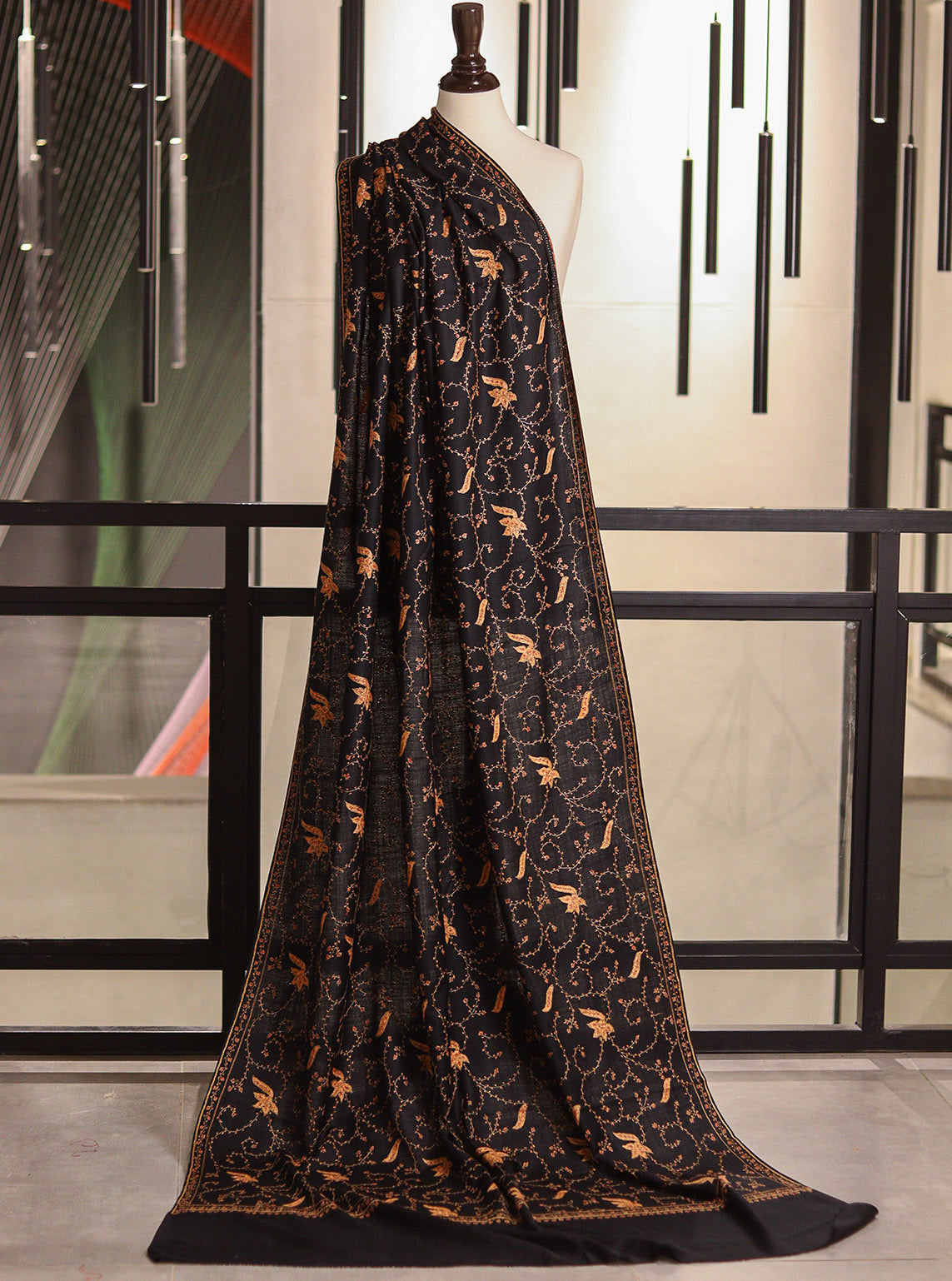 Royal Fashion Exclusive Woolen Shawls - RF24SH 0166S025 Black Royal Fashion Exclusive Woolen Shawls - RF24SH 0166S025 Black