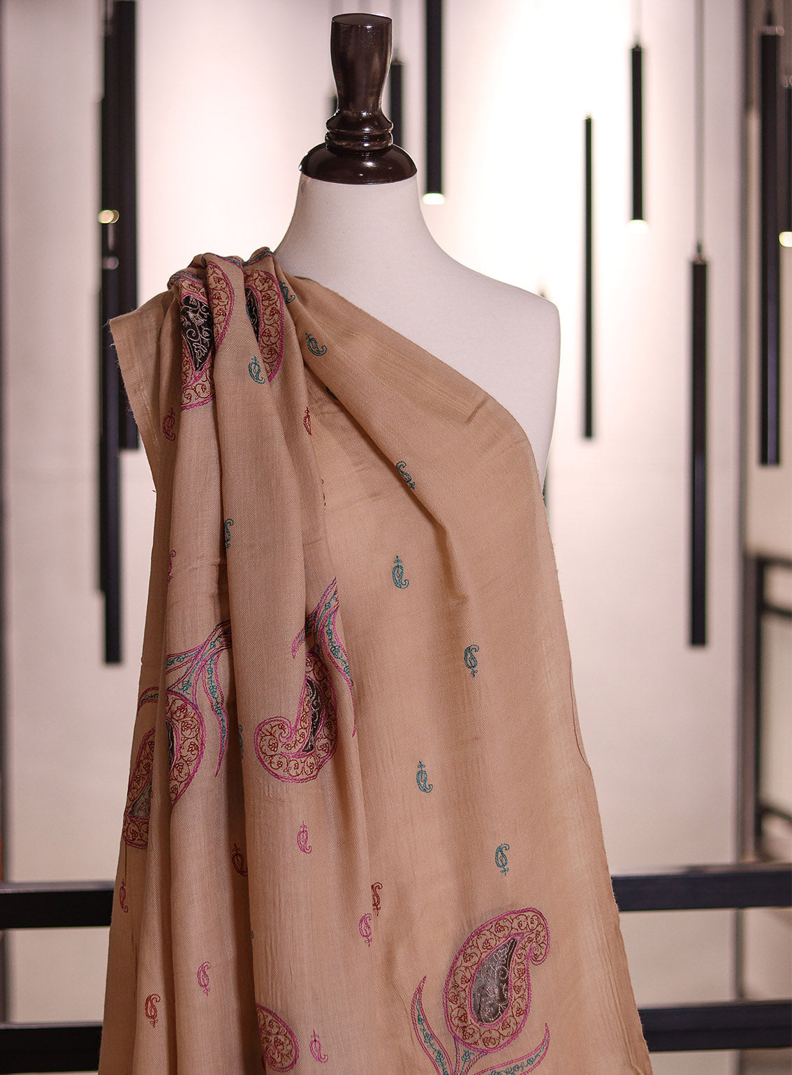 Royal Fashion Exclusive Woolen Shawls - RF24SH A6A22-B12 Light Beige Royal Fashion Exclusive Woolen Shawls - RF24SH A6A22-B12 Light Beige