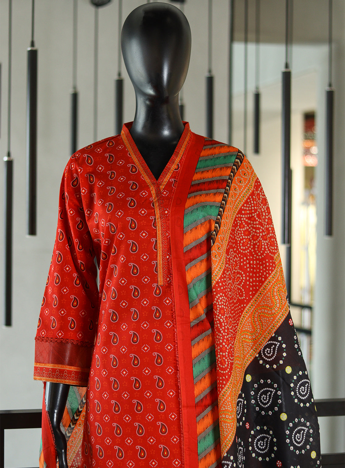 Royal Fashion Printed Lawn Suits Stitched 3 Piece - RF25DPL BS01 Royal Fashion Printed Lawn Suits Stitched 3 Piece - RF25DPL BS01