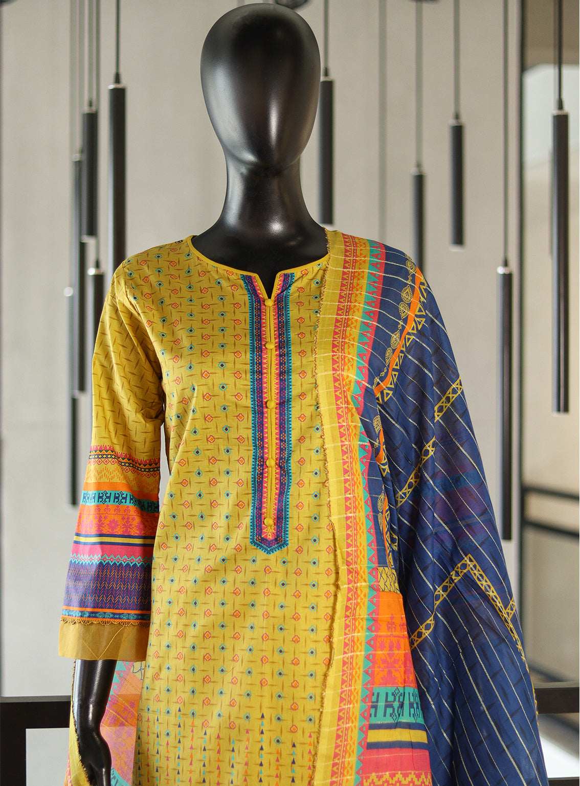 Royal Fashion Printed Lawn Suits Stitched 3 Piece - RF25DPL BS02 Royal Fashion Printed Lawn Suits Stitched 3 Piece - RF25DPL BS02