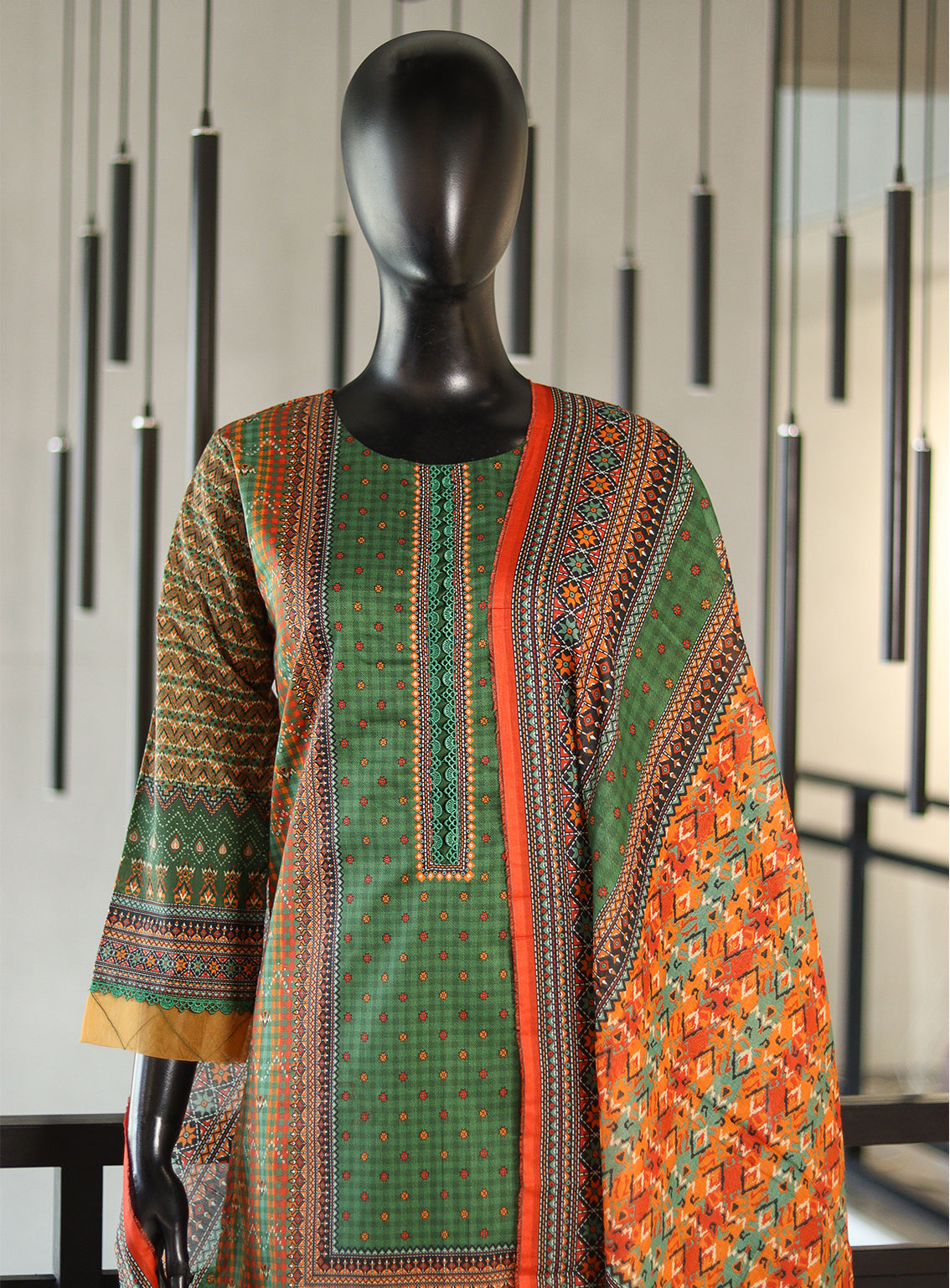 Royal Fashion Printed Lawn Suits Stitched 3 Piece - RF25DPL BS03 Royal Fashion Printed Lawn Suits Stitched 3 Piece - RF25DPL BS03