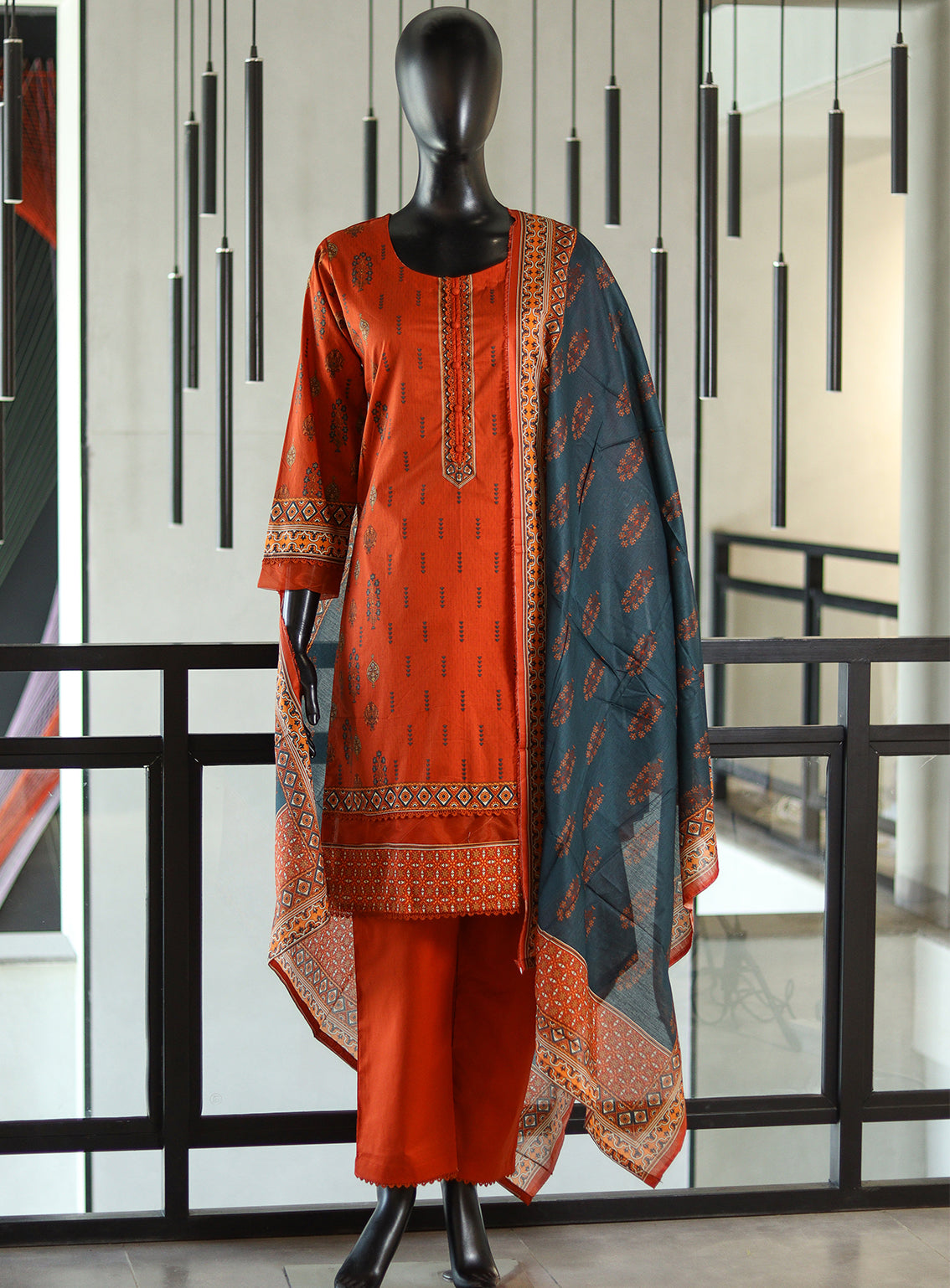 Royal Fashion Printed Lawn Suits Stitched 3 Piece - RF25DPL BS04 Royal Fashion Printed Lawn Suits Stitched 3 Piece - RF25DPL BS04