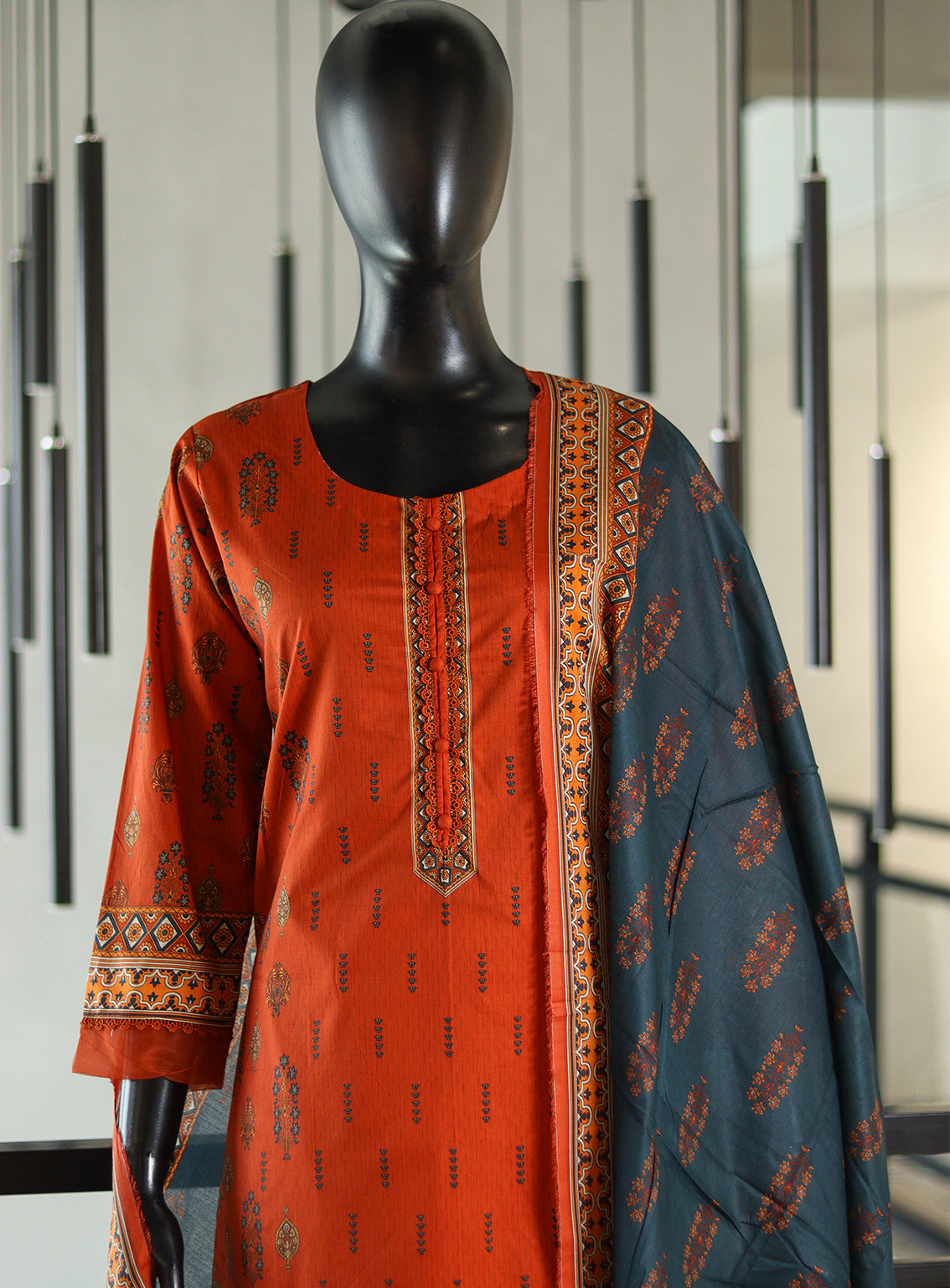 Royal Fashion Printed Lawn Suits Stitched 3 Piece - RF25DPL BS04 Royal Fashion Printed Lawn Suits Stitched 3 Piece - RF25DPL BS04