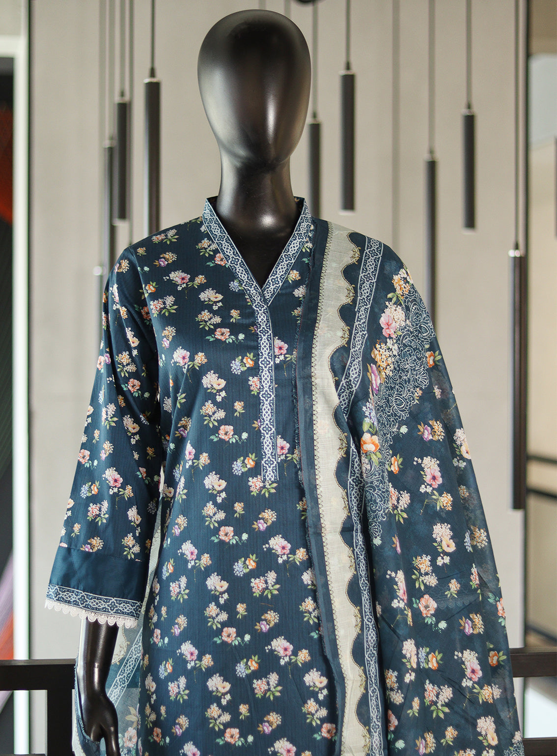 Royal Fashion Printed Lawn Suits Stitched 3 Piece - RF25DPL BS06 Royal Fashion Printed Lawn Suits Stitched 3 Piece - RF25DPL BS06