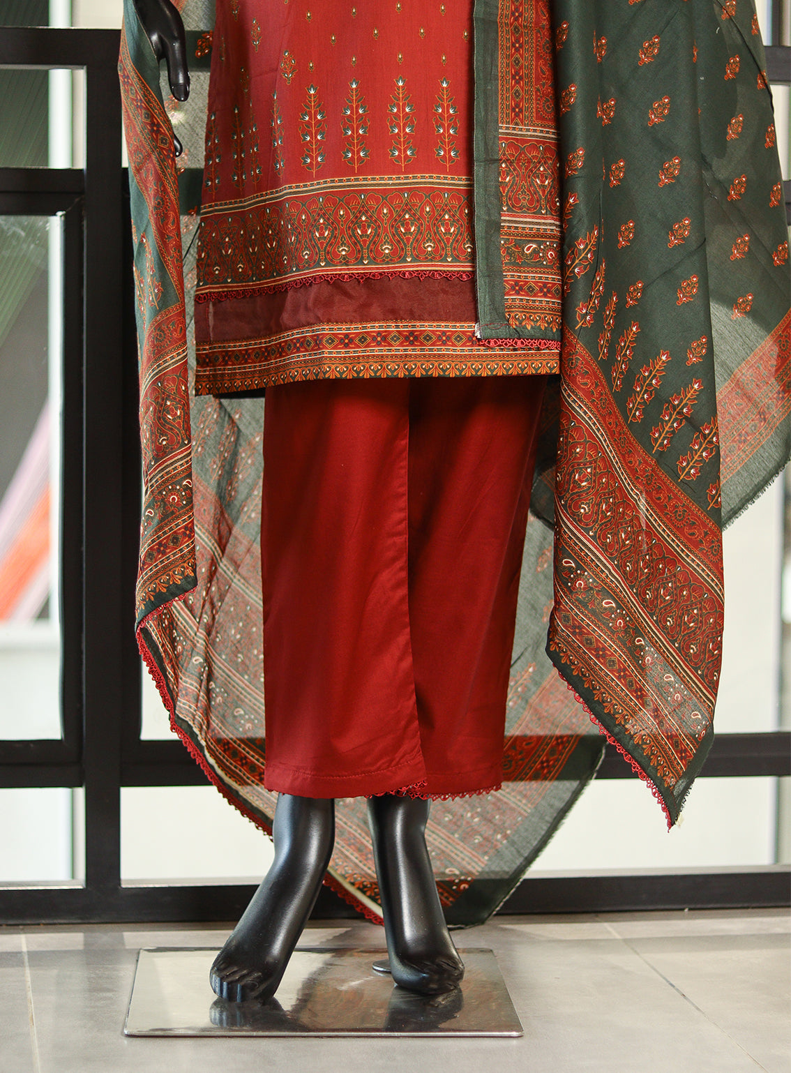 Royal Fashion Printed Lawn Suits Stitched 3 Piece - RF25DPL BS07 Royal Fashion Printed Lawn Suits Stitched 3 Piece - RF25DPL BS07