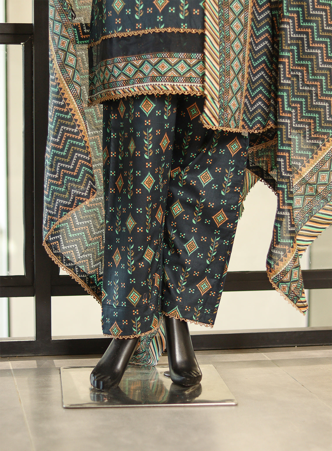 Royal Fashion Printed Lawn Suits Stitched 3 Piece - RF25DPL BS13 Royal Fashion Printed Lawn Suits Stitched 3 Piece - RF25DPL BS13