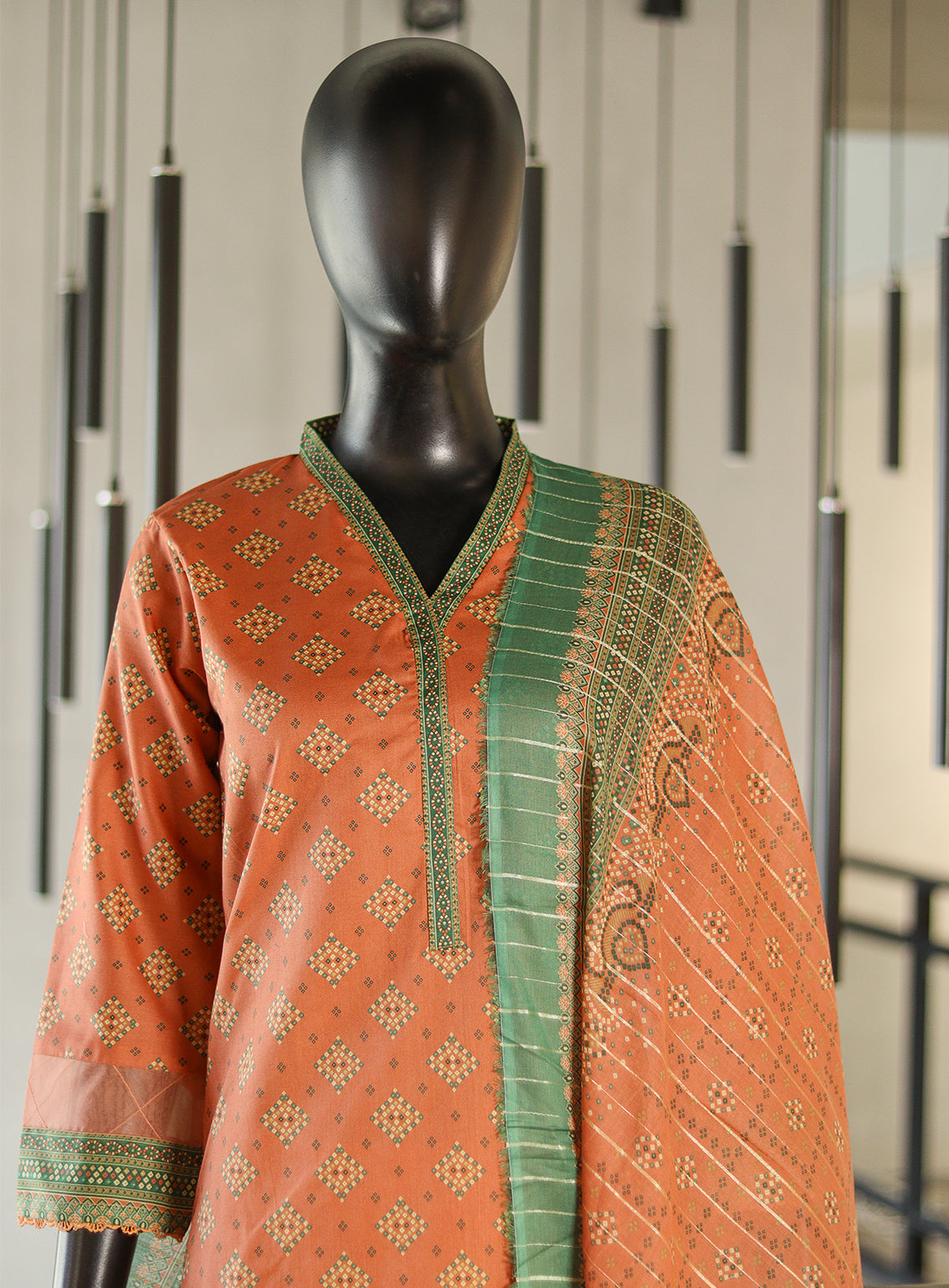 Royal Fashion Printed Lawn Suits Stitched 3 Piece - RF25DPL BS14 Royal Fashion Printed Lawn Suits Stitched 3 Piece - RF25DPL BS14