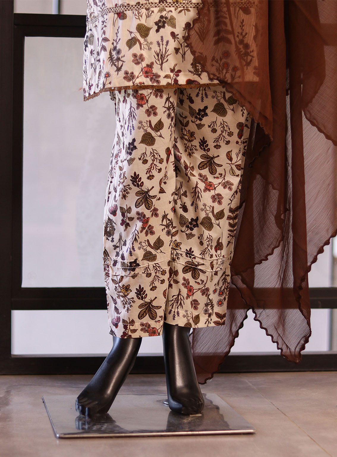 Royal Fashion Printed Lawn Suits Stitched 3 Piece - RF25PL 03 Royal Fashion Printed Lawn Suits Stitched 3 Piece - RF25PL 03