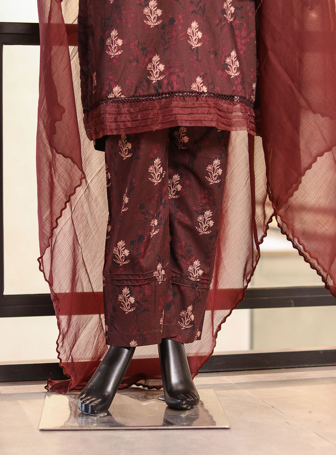 Royal Fashion Printed Lawn Suits Stitched 3 Piece - RF25PL 04 Royal Fashion Printed Lawn Suits Stitched 3 Piece - RF25PL 04