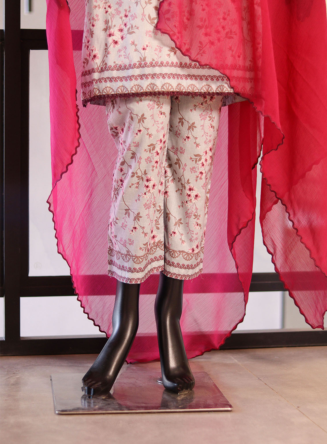 Royal Fashion Printed Lawn Suits Stitched 3 Piece - RF25PL 08 Royal Fashion Printed Lawn Suits Stitched 3 Piece - RF25PL 08