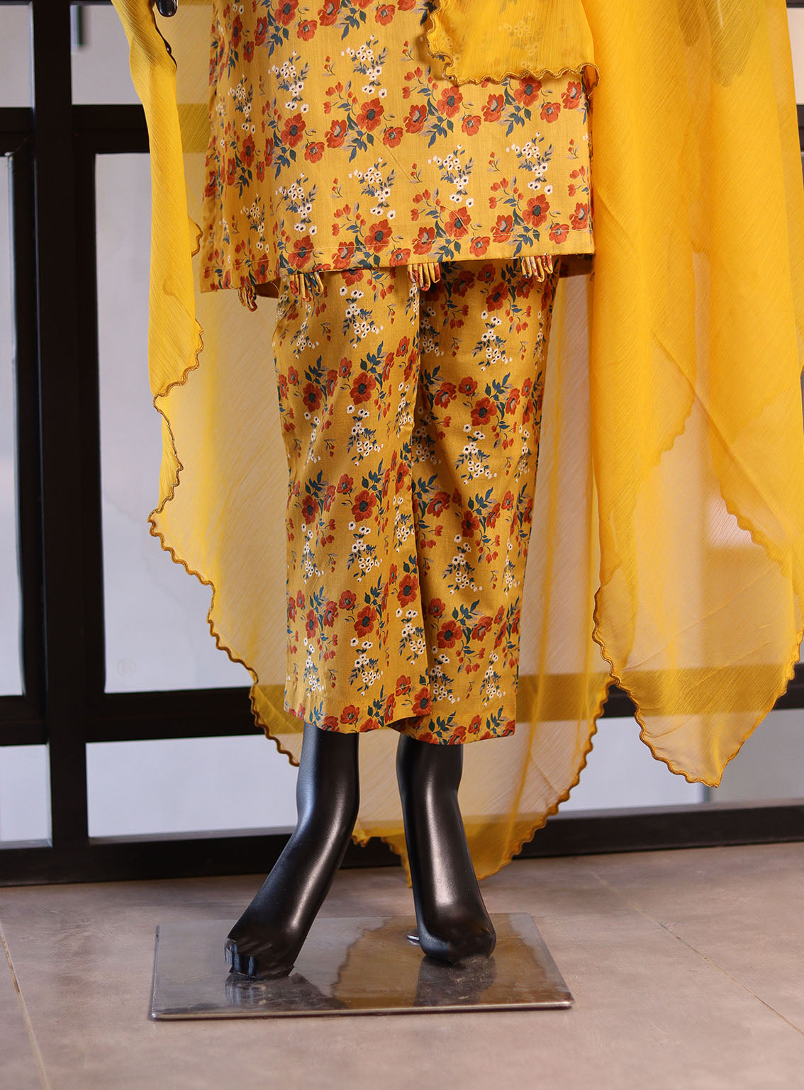 Royal Fashion Printed Lawn Suits Stitched 3 Piece - RF25PL 09 Royal Fashion Printed Lawn Suits Stitched 3 Piece - RF25PL 09